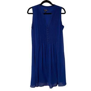 Roz and Ali size 8 blue sleeveless Vneck dress with buttons and sheer overlay